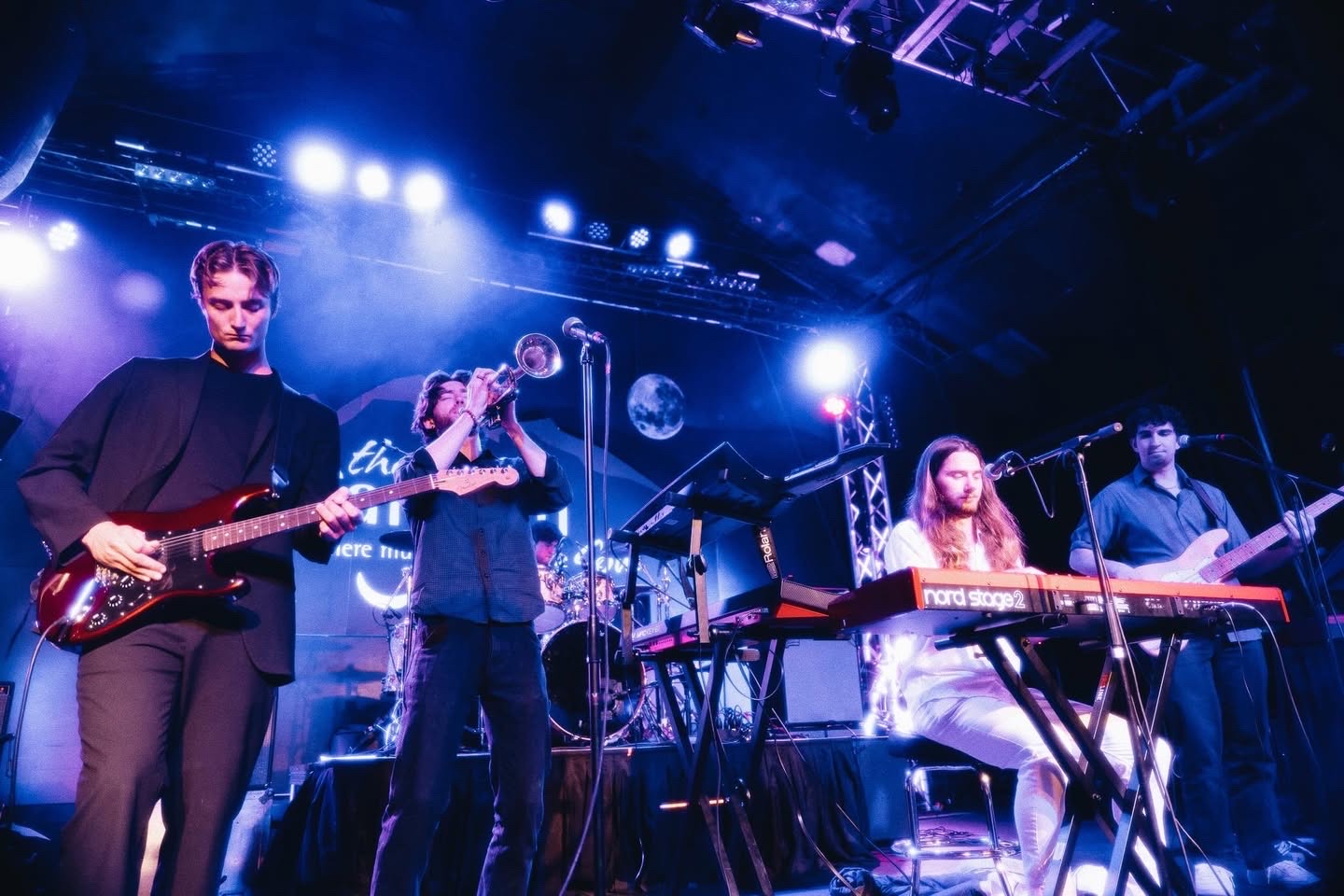 Aliway performing live music